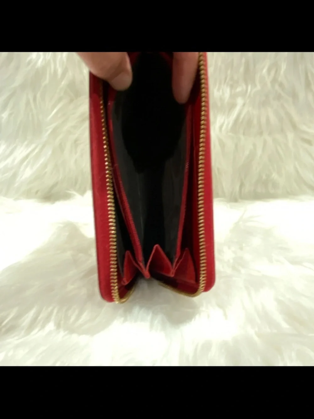 Gucci Red Leather Zip Wallet with Gold GG Emblem - includes box - Picture 6 of 13